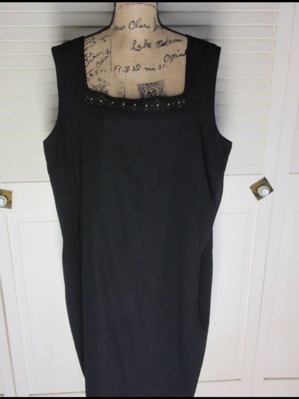 Montee Collection Black Sleeveless Sheath Dress
